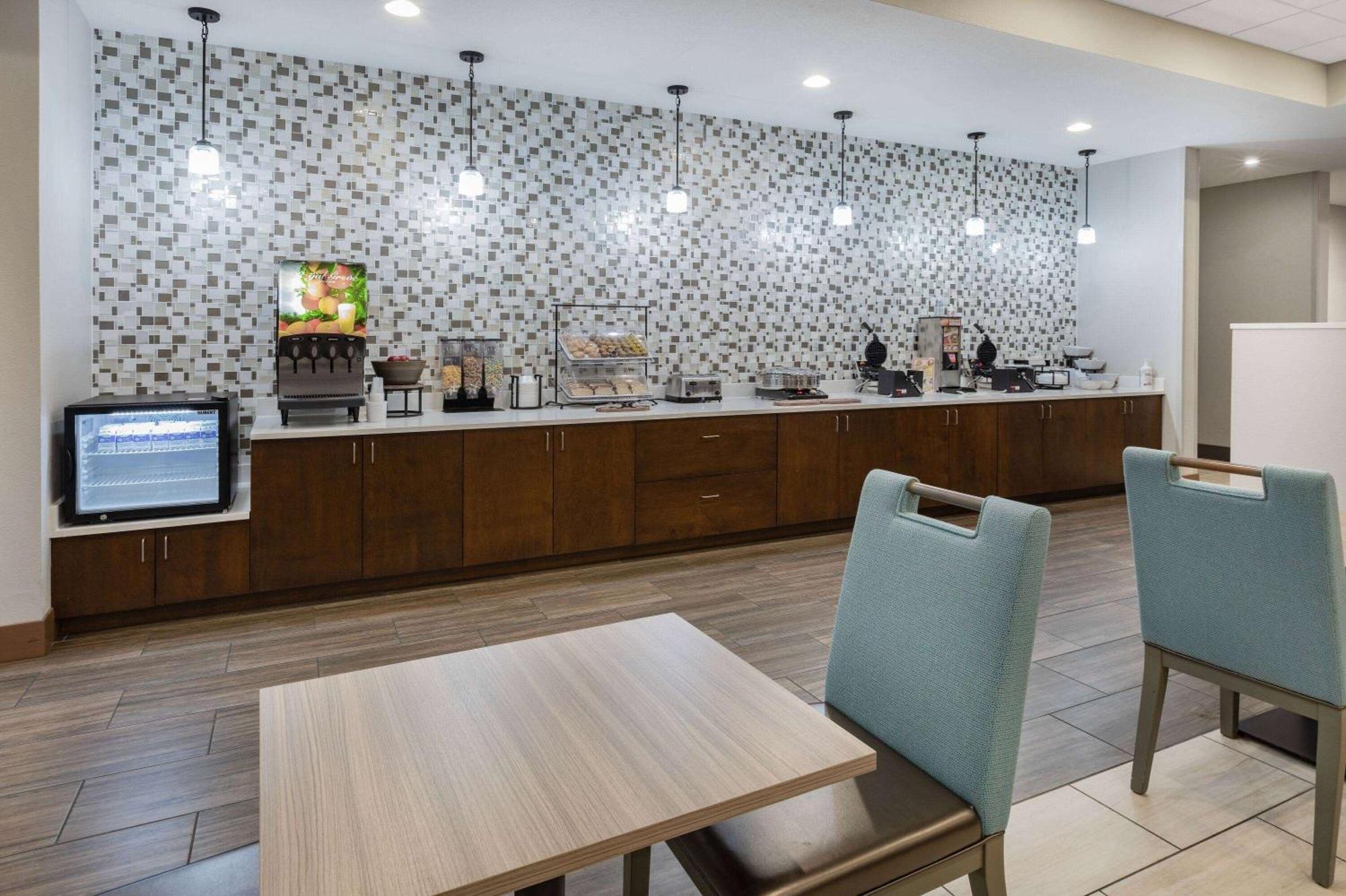 La Quinta Inn & Suites By Wyndham Jackson-Cape Girardeau المظهر الخارجي الصورة