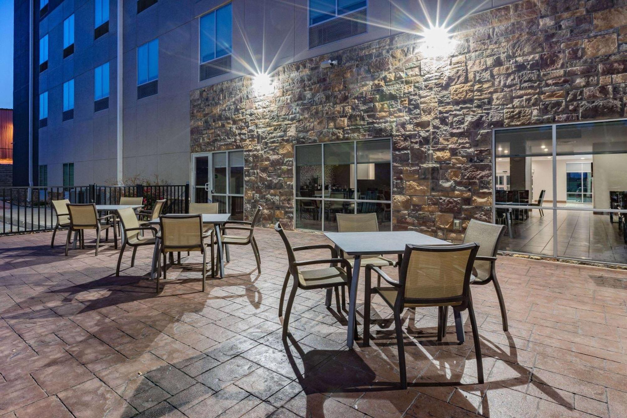 La Quinta Inn & Suites By Wyndham Jackson-Cape Girardeau المظهر الخارجي الصورة